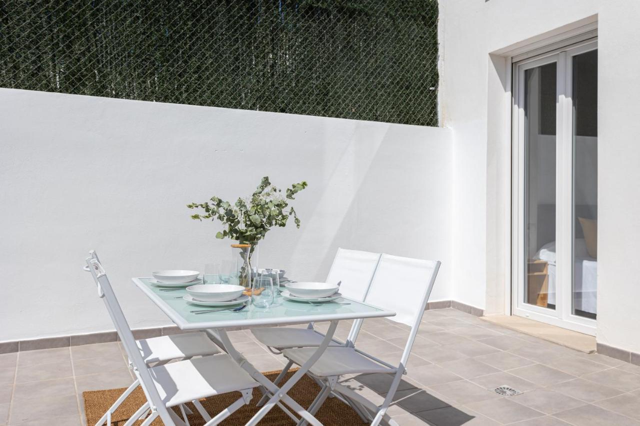 Apartamentos La Pelusa Málaga Exteriör bild
