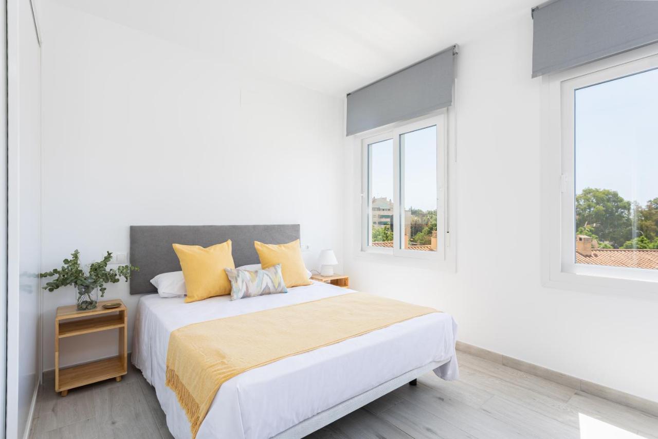 Apartamentos La Pelusa Málaga Exteriör bild