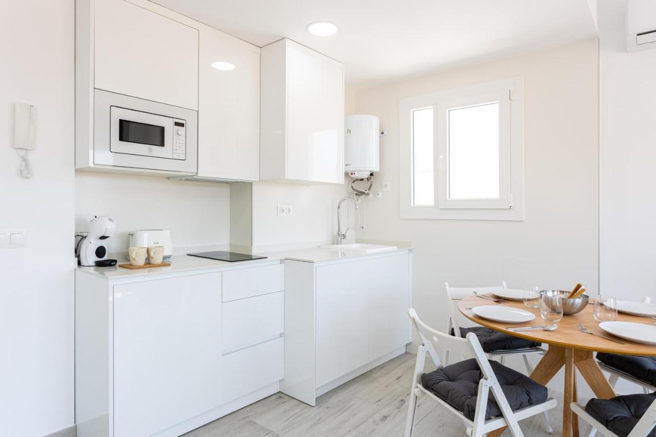 Apartamentos La Pelusa Málaga Exteriör bild