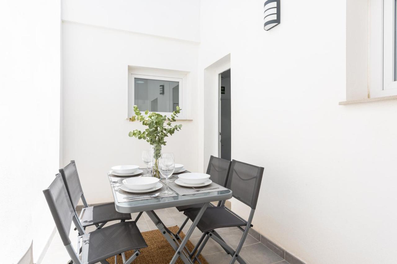 Apartamentos La Pelusa Málaga Exteriör bild