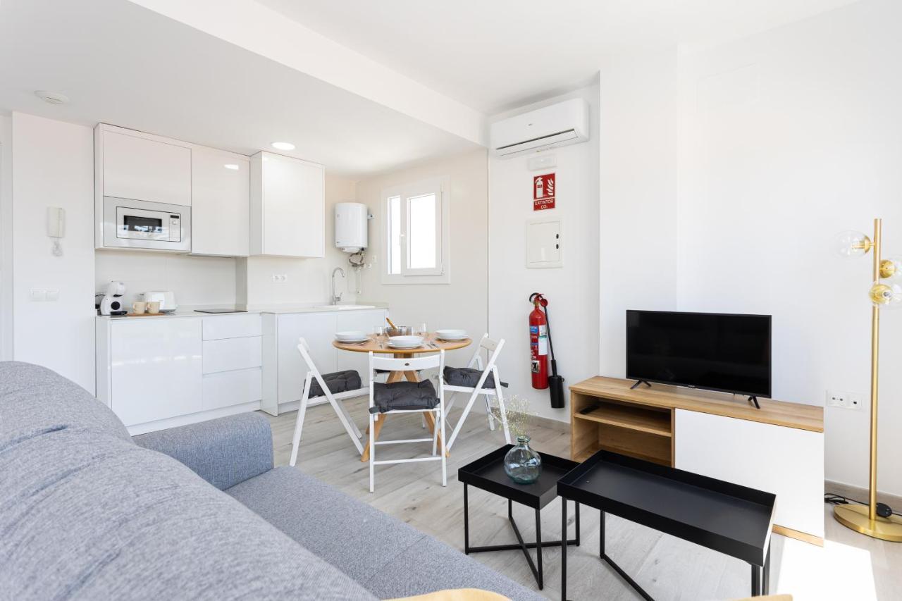 Apartamentos La Pelusa Málaga Exteriör bild