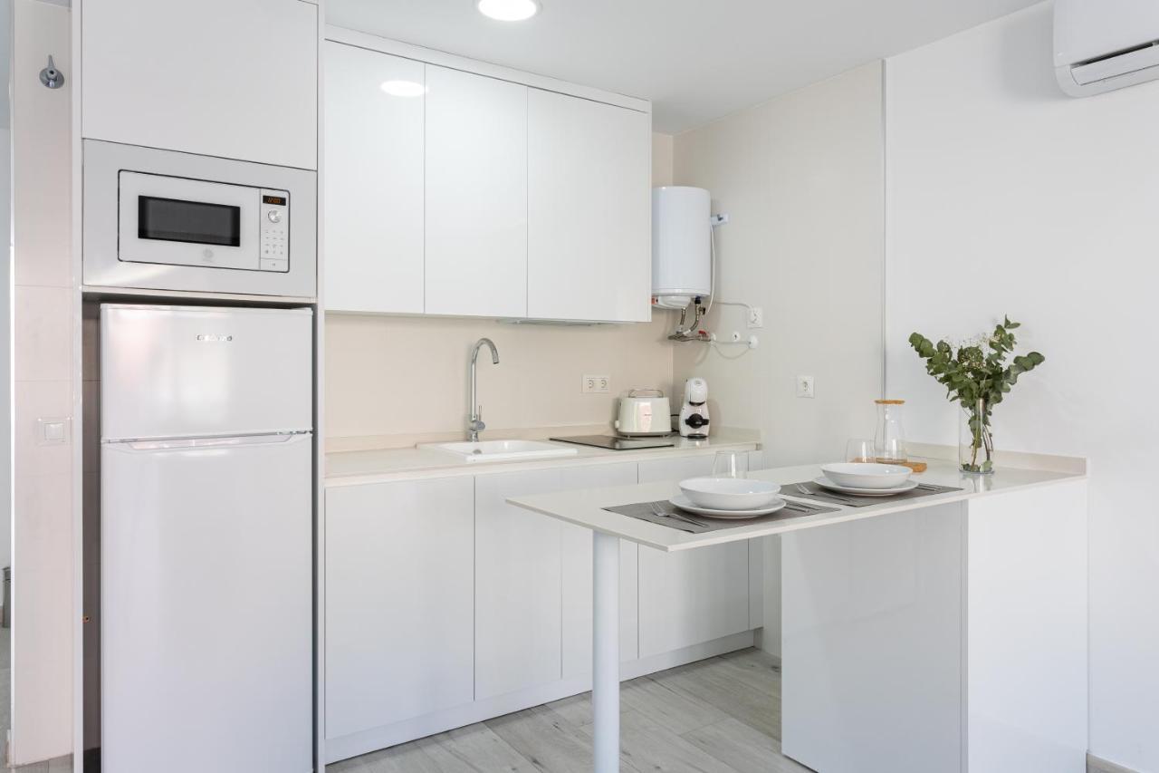 Apartamentos La Pelusa Málaga Exteriör bild