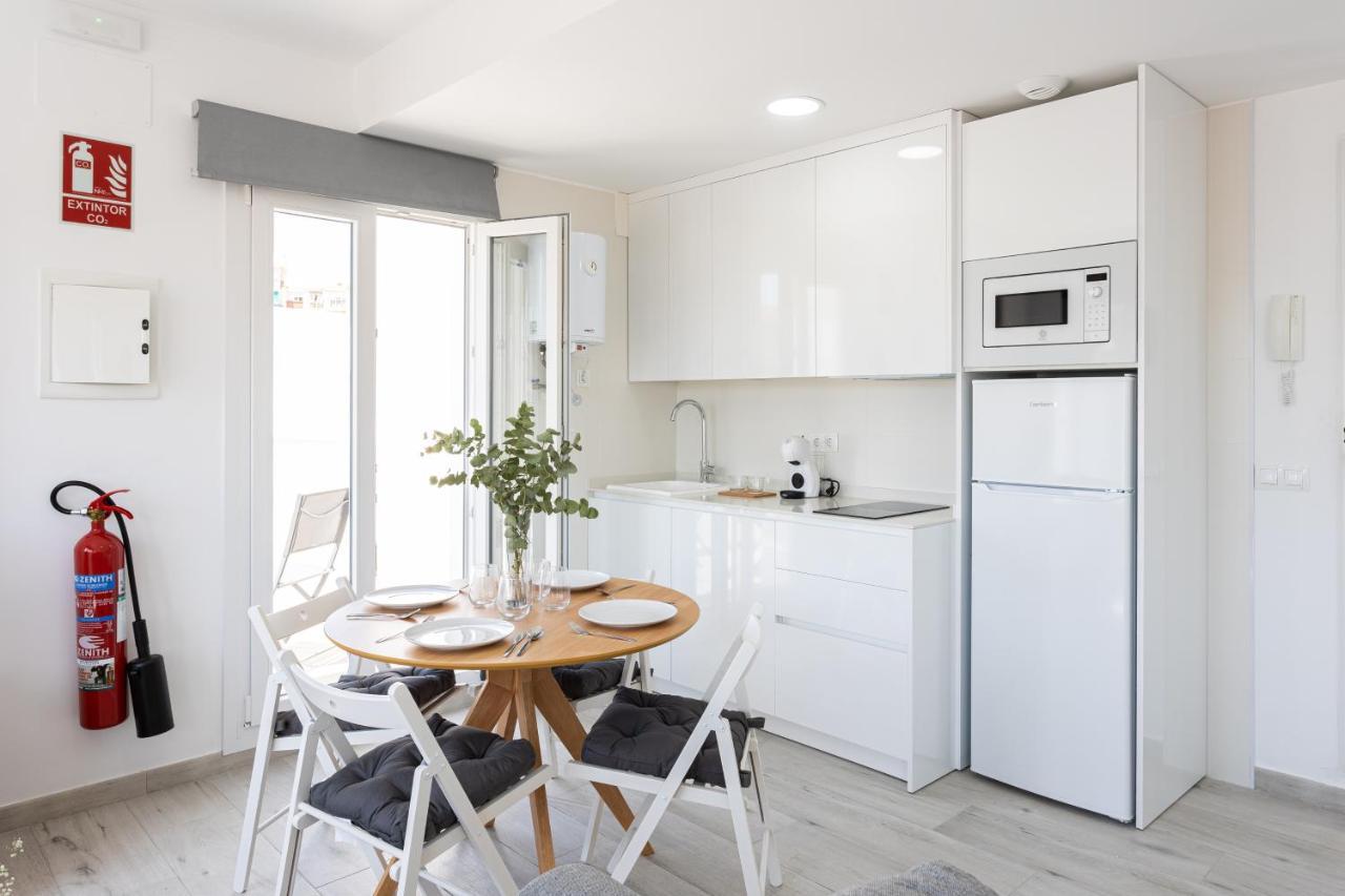 Apartamentos La Pelusa Málaga Exteriör bild