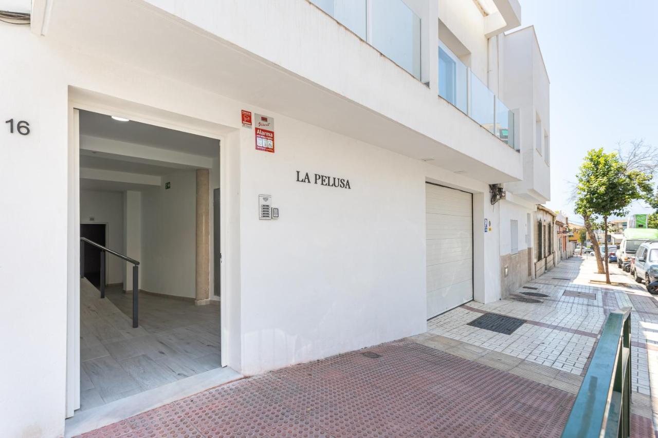 Apartamentos La Pelusa Málaga Exteriör bild