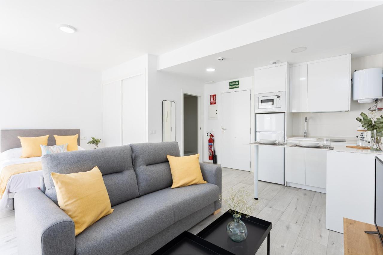 Apartamentos La Pelusa Málaga Exteriör bild